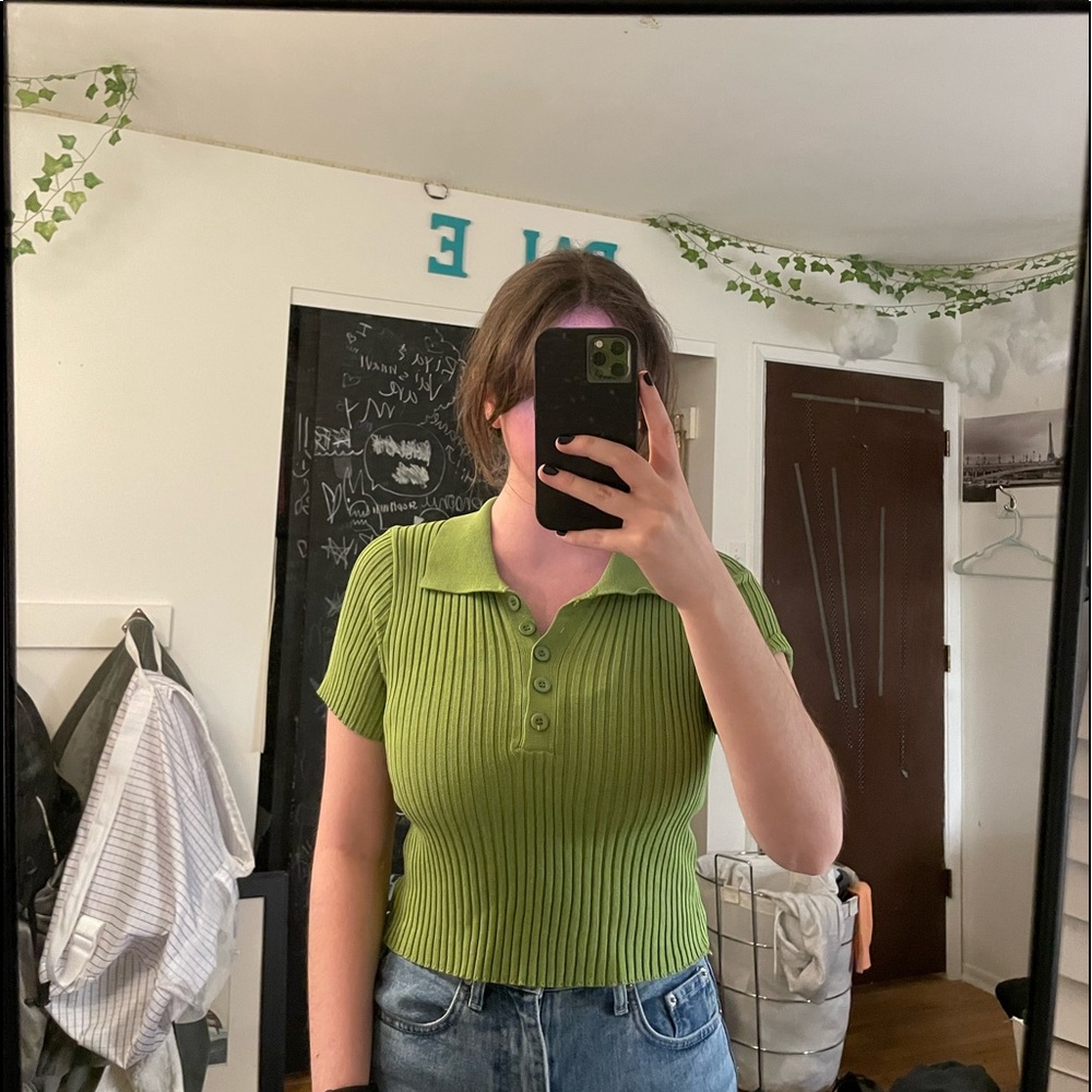 Trendy cropped ribbed polo tee